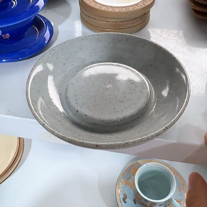主人杯一个，瓷。。品茗