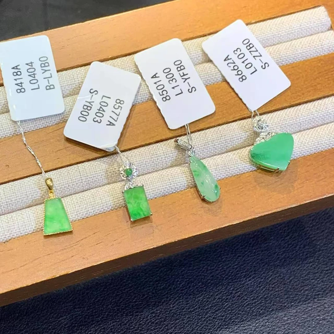翡翠 18K 缅甸A货翡翠团购  6 多样性发其一