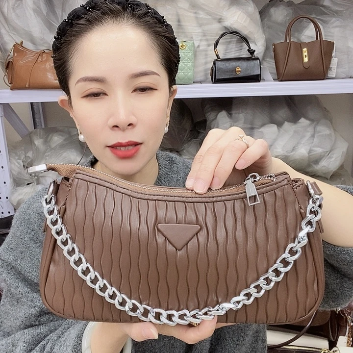蚕丝小牛剖层皮革PU