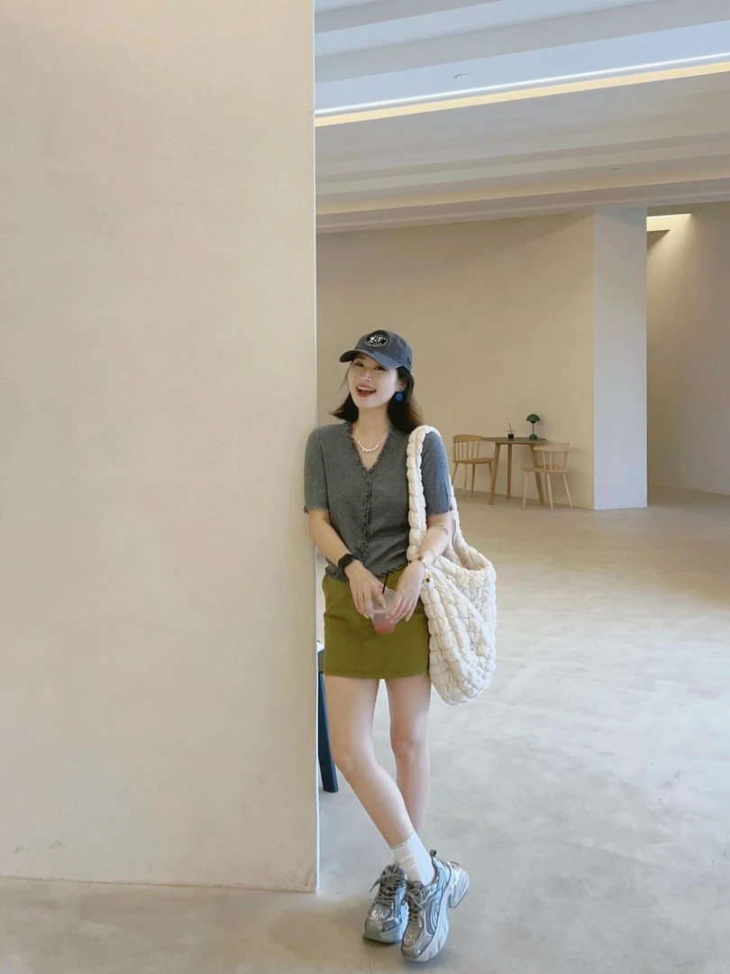 2025夏季新款I百搭休闲风时尚洋气衣服女上衣高腰显瘦宽松短裙