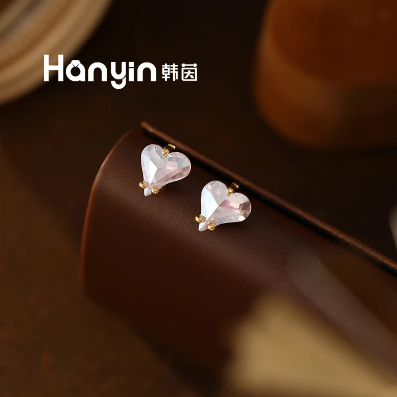 铜合金仿水晶耳饰 925银针 温柔粉晶俏皮爱心耳钉精致设计感耳饰