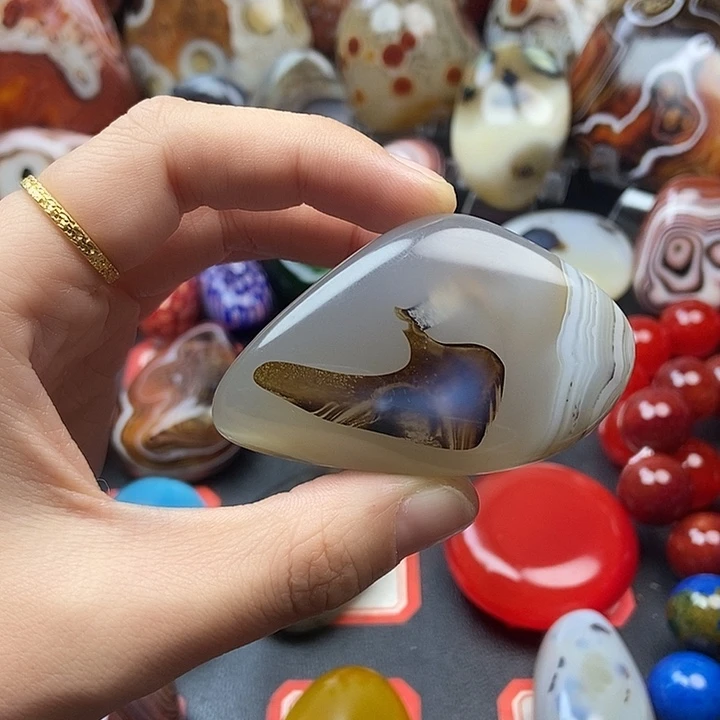 玛瑙/玉髓未镶嵌珠宝奇石