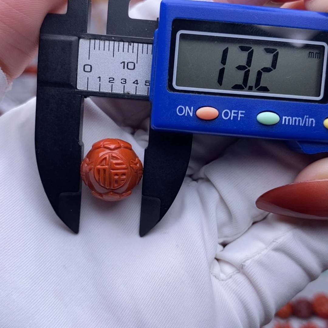 南红玛瑙配饰未镶嵌年年有余 瑕疵纹裂