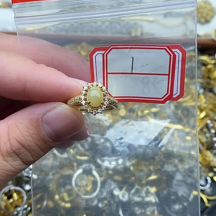 翡翠未镶嵌戒指01
