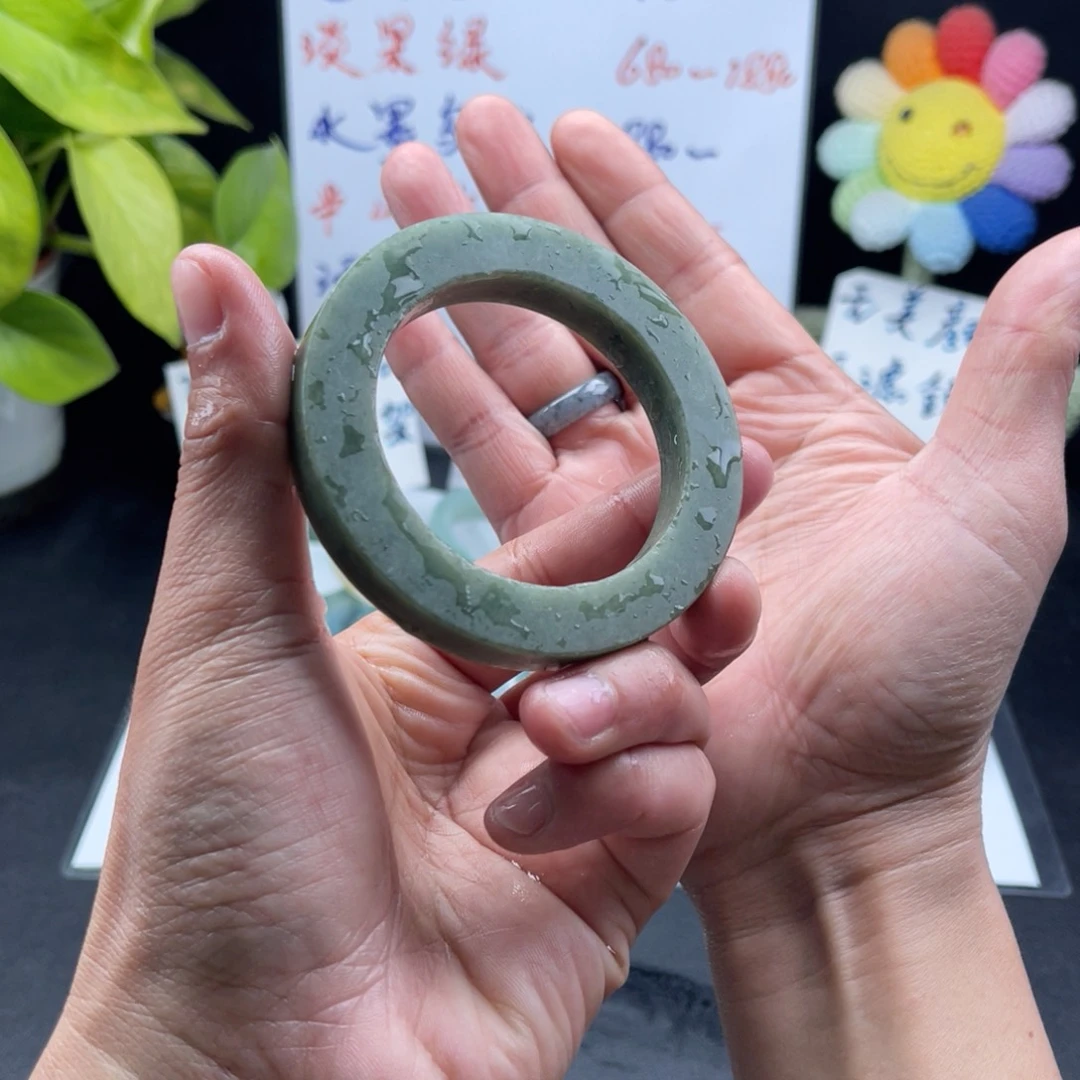 【闪购商品】定制翡翠52-57美人条未镶嵌手镯