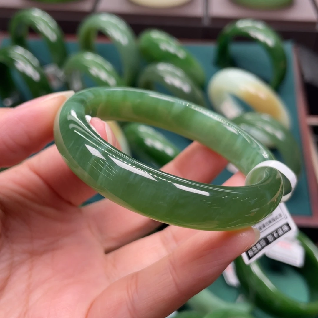 和田玉（碧玉）未镶嵌手镯