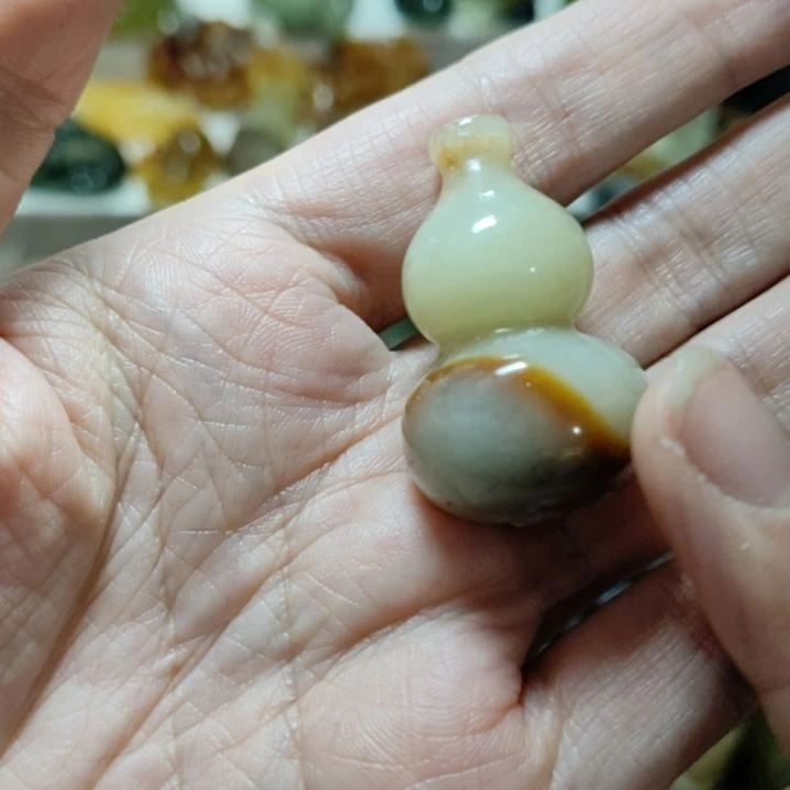 岫玉未镶嵌挂坠款式