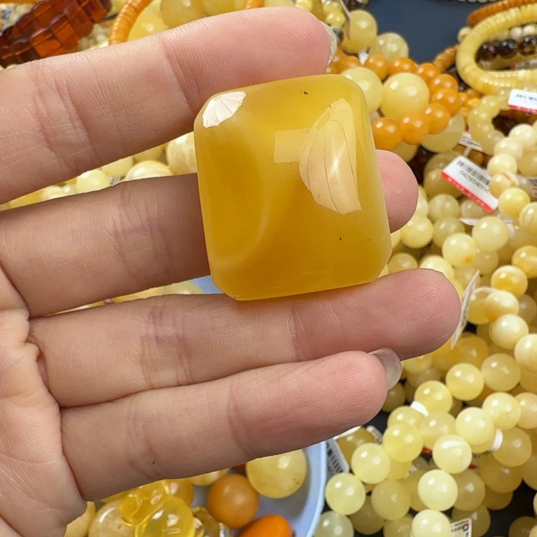 琥珀未镶嵌珠宝奇石
