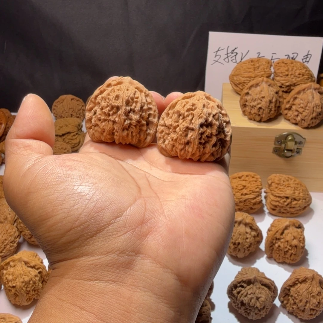 @***@文玩核桃吊坠8号，43万字三角