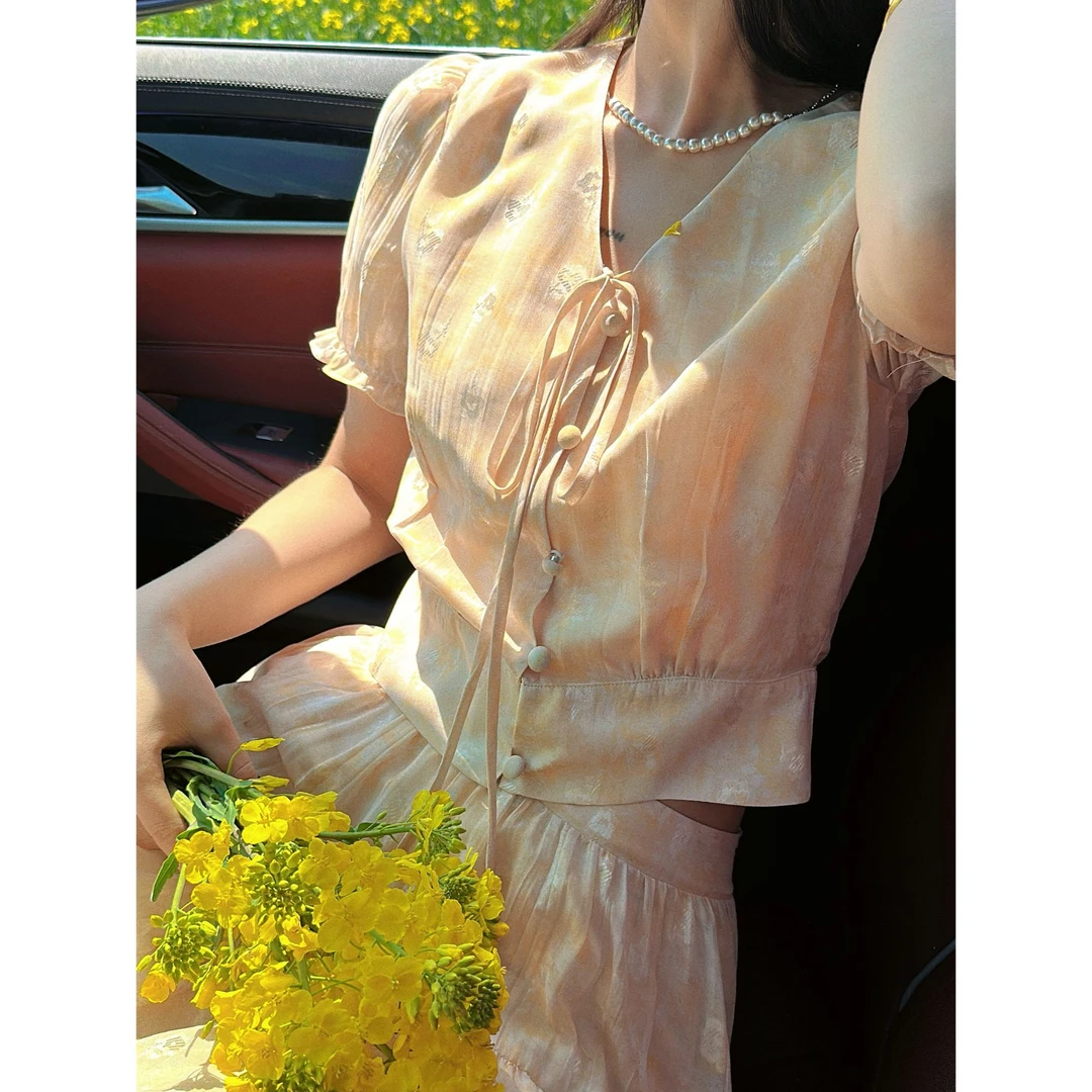 【WY】闲春花影 - 夏季爆款两件套法式甜美气质感设计师 v领套装
