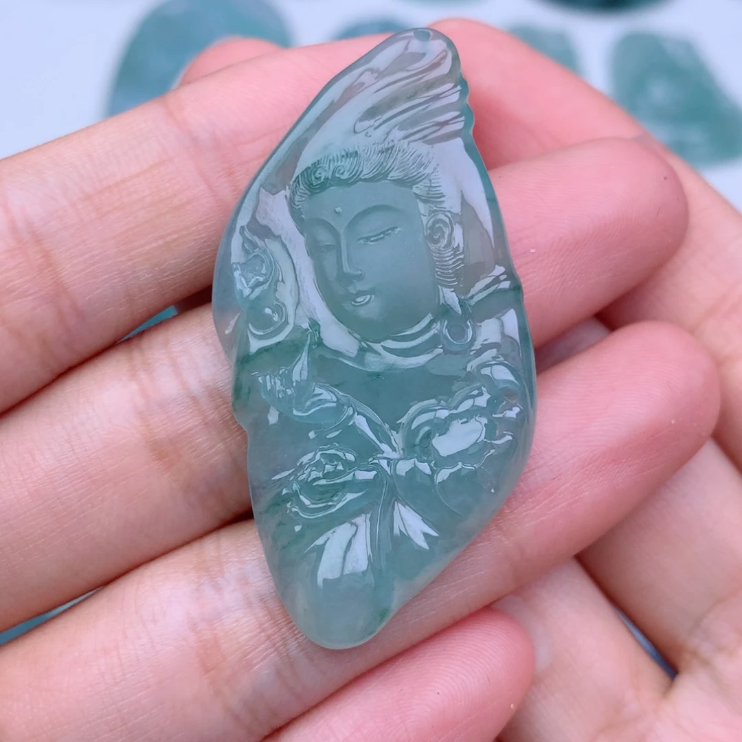 颈饰未镶嵌翡翠佛光天下