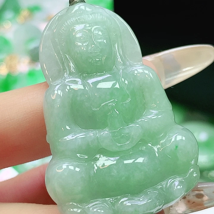 翡翠未镶嵌颈饰多样性发其一