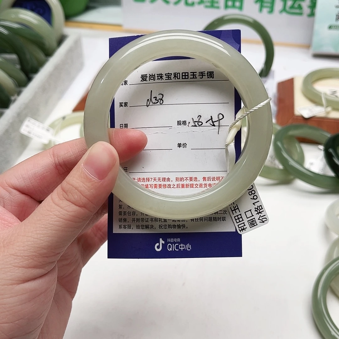 和田玉手镯未镶嵌空*