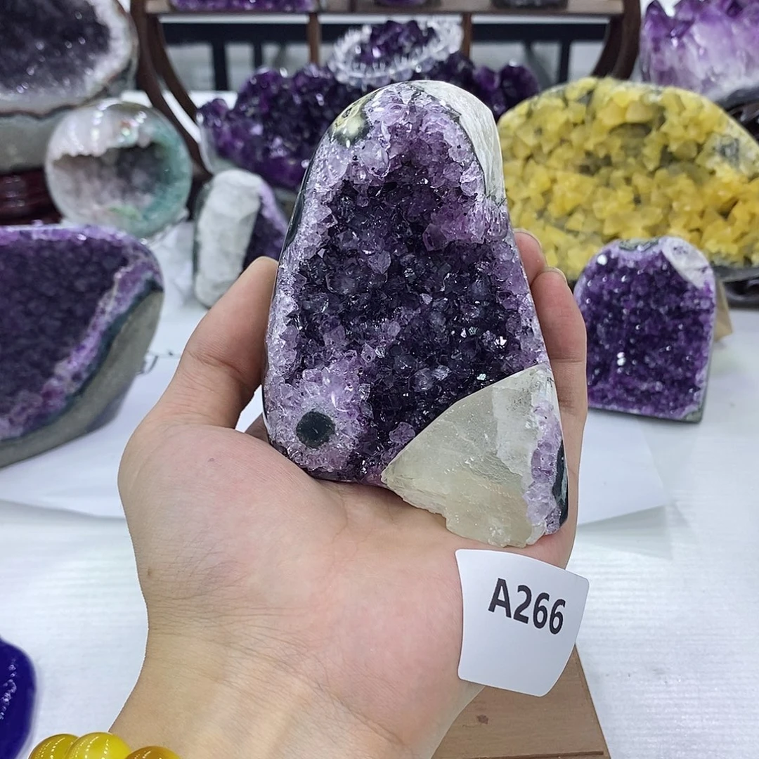 紫晶未镶嵌大型摆件（非配饰）