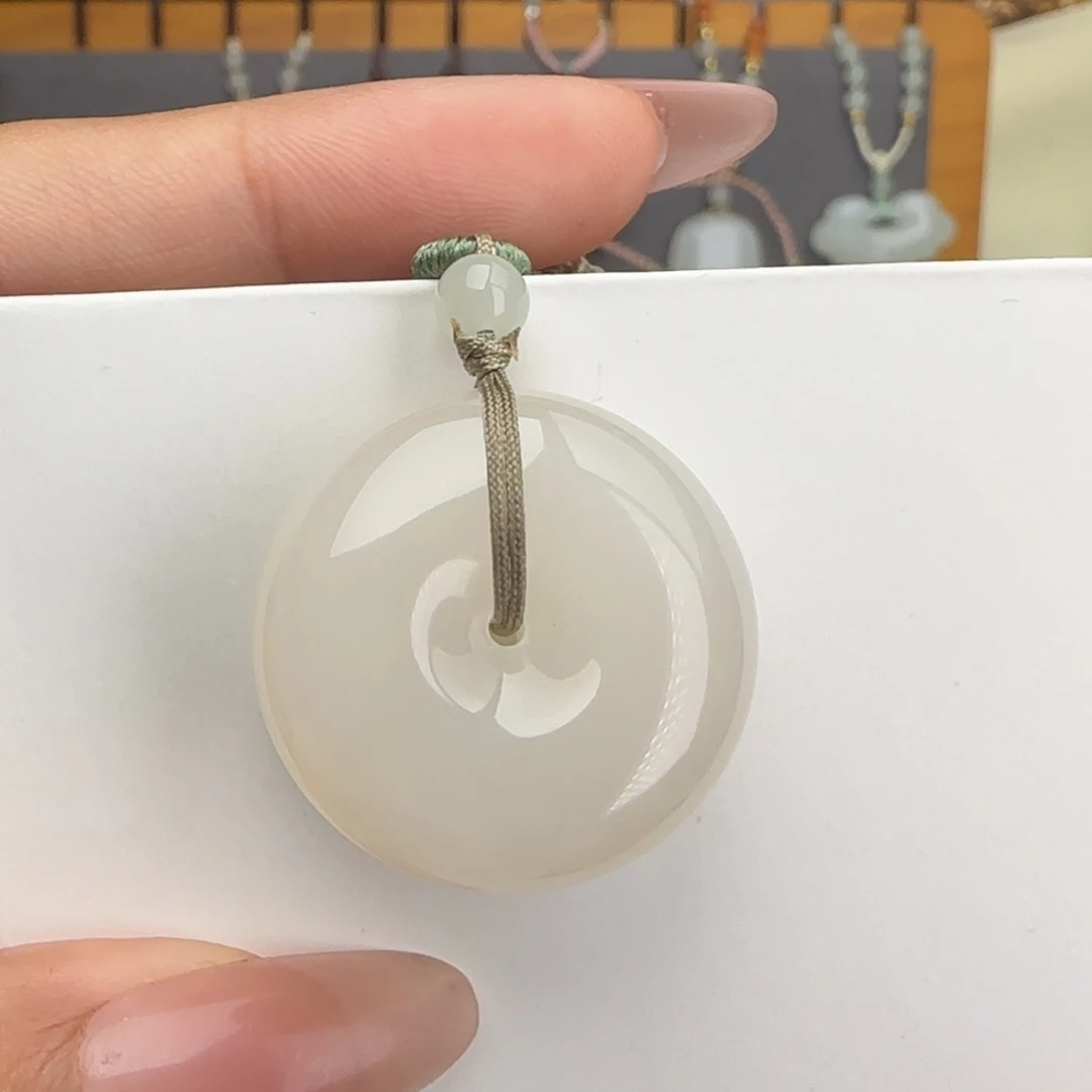 和田玉未镶嵌颈饰心****”