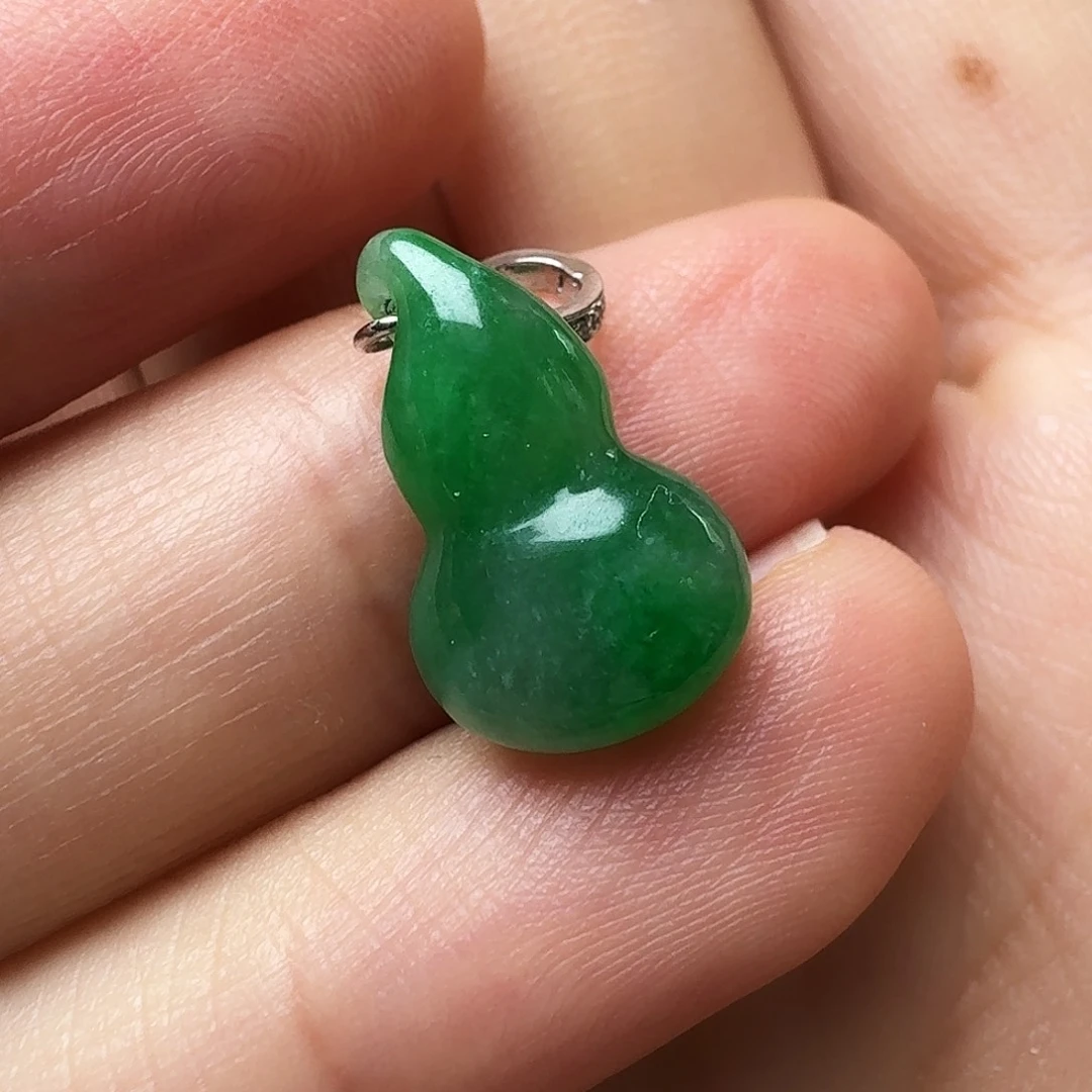 翡翠18K金镶嵌颈饰葫芦