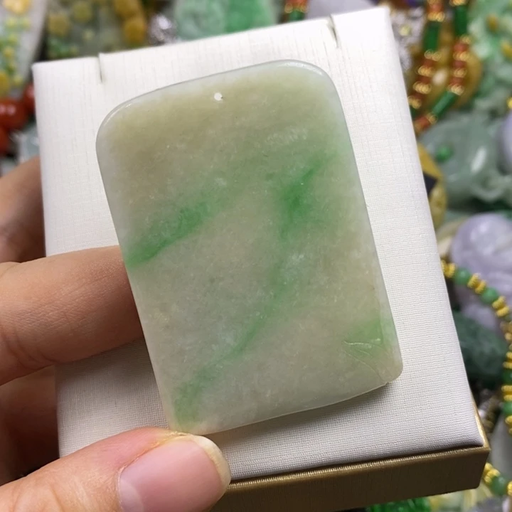 翡翠未镶嵌吊坠(赠链)