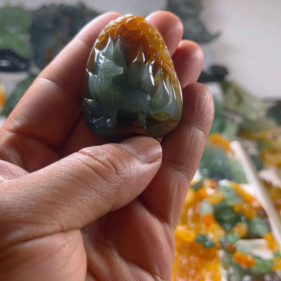 蛇纹石玉未镶嵌颈饰