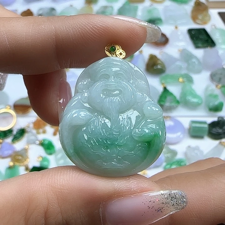 翡翠颈饰未镶嵌飘绿财神