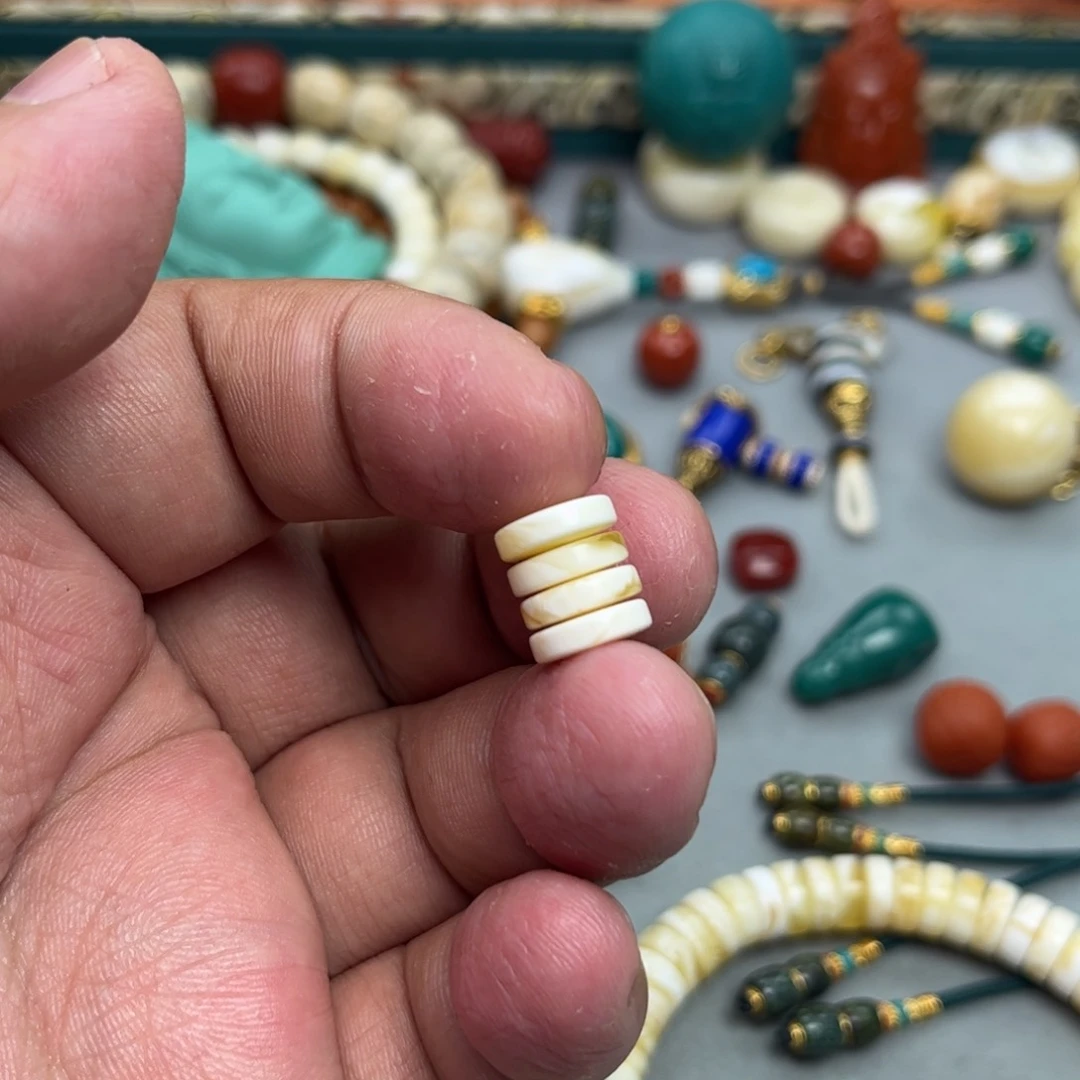 未镶嵌琥珀珠宝奇石5