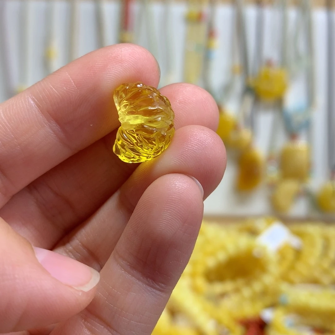 琥珀未镶嵌裸石配饰
