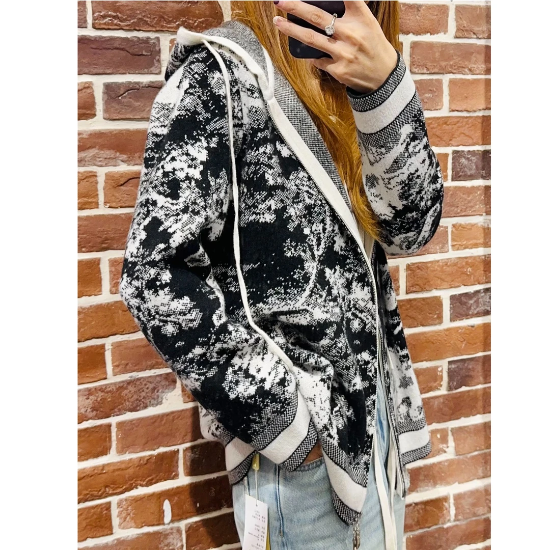 【顶嘉嘉羊绒】256586-100山羊绒丛林动物系列连帽拉链开衫