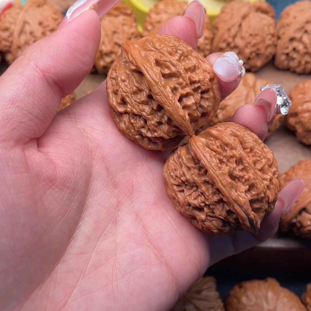 文玩核桃把件全品精配山地红皮虎头38