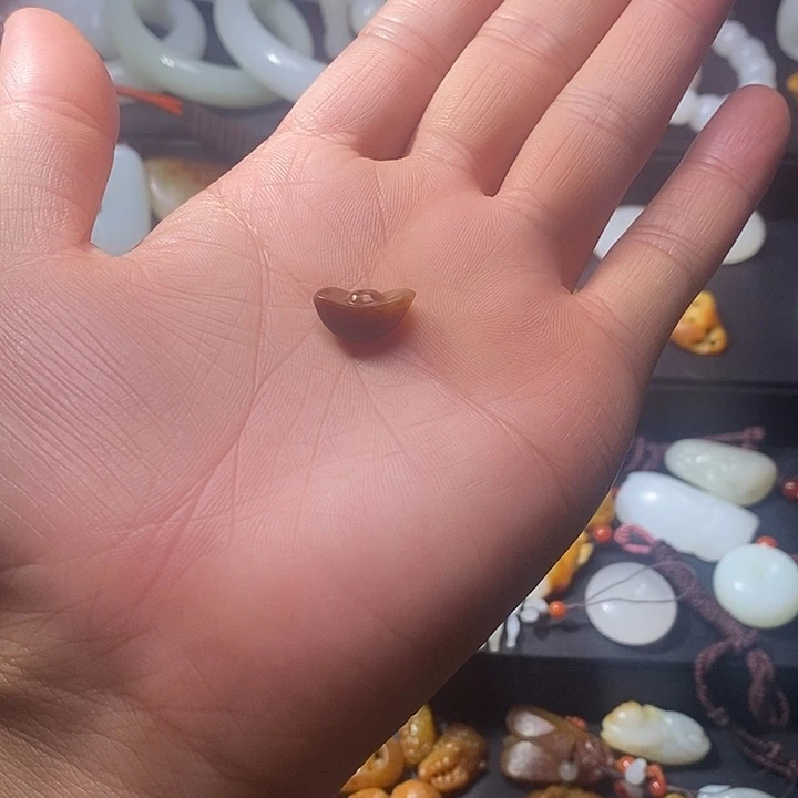 未镶嵌和田玉（黄玉）挂件