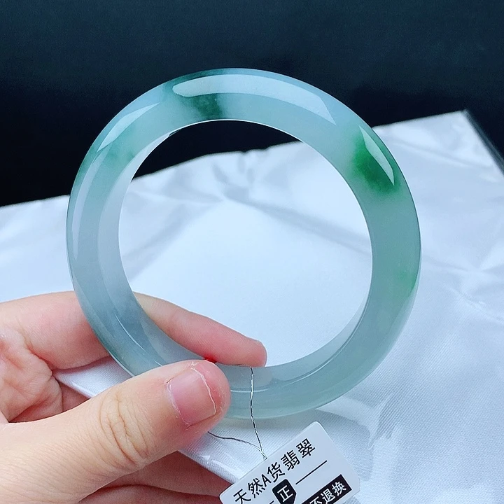 翡翠手镯未镶嵌55圈