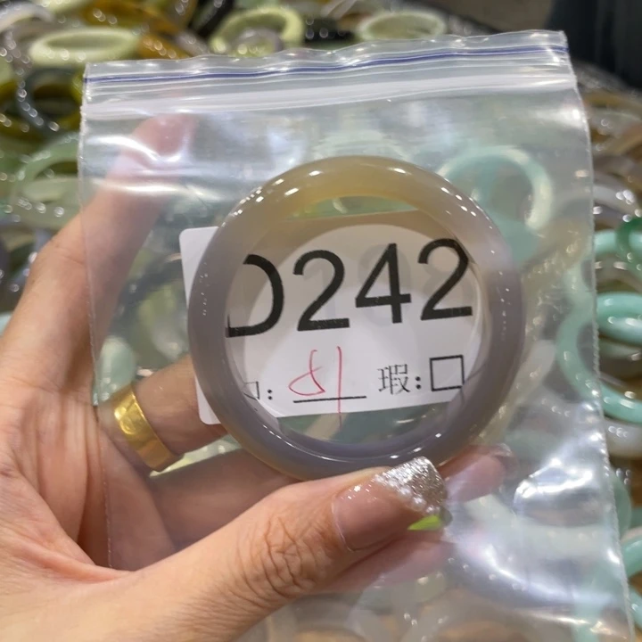 手镯玛瑙/玉髓未镶嵌