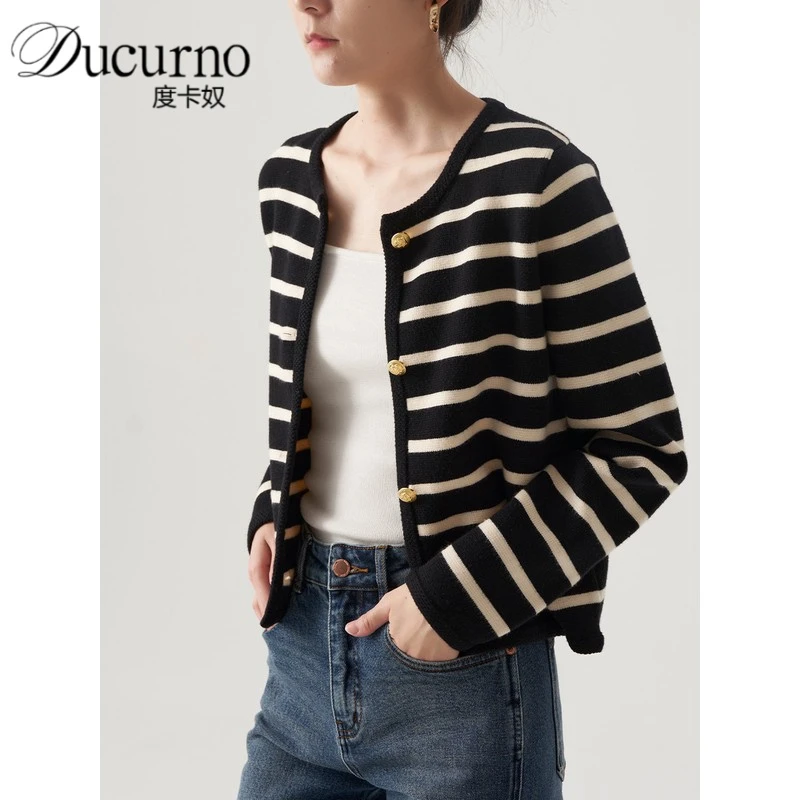 气质条纹针织开衫女2025年秋季新款复古宽松洋气上衣韩版短外套
