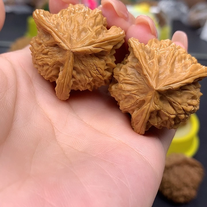 文玩核桃吊坠35三棱