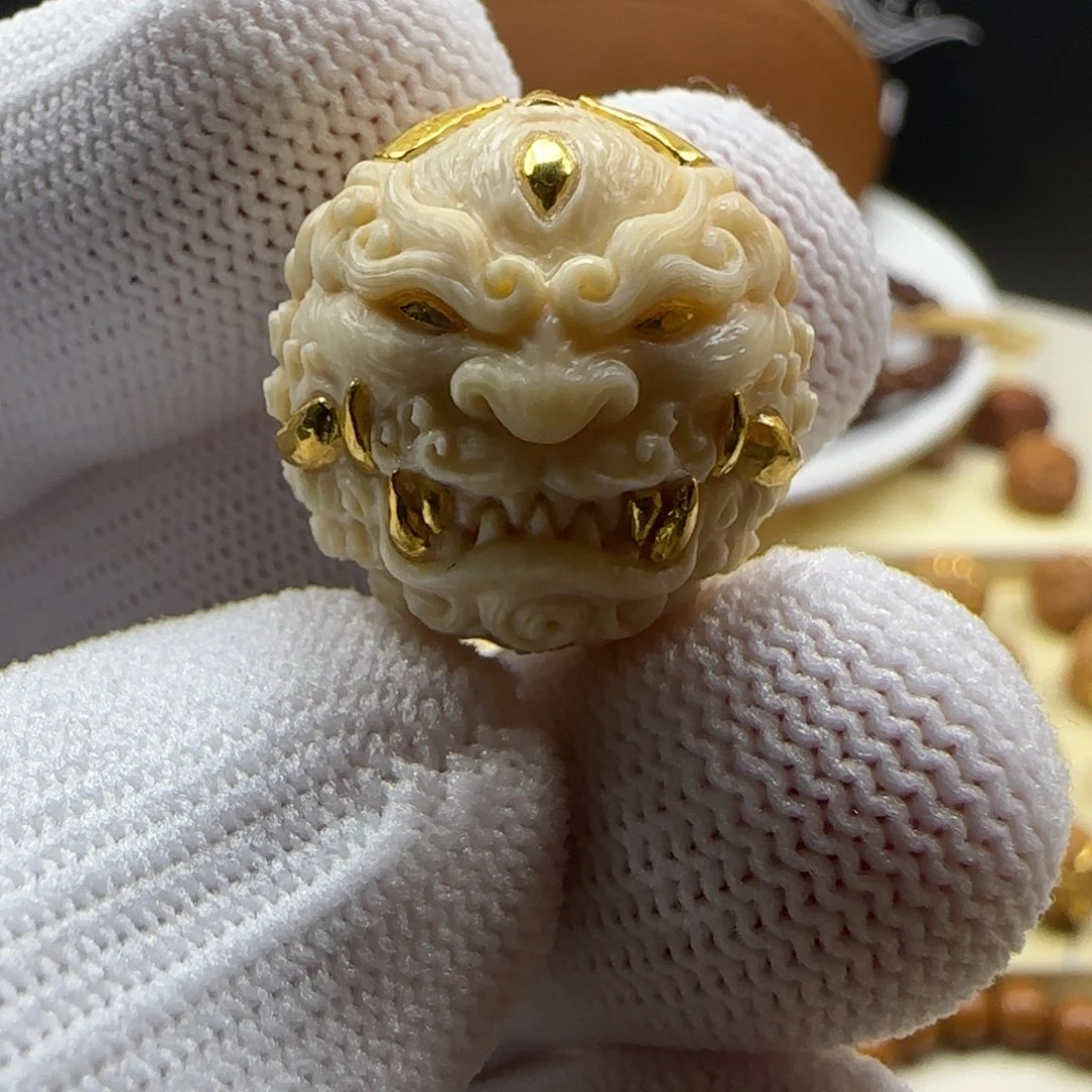 猴头核桃吊坠双目唐狮镶嵌24k