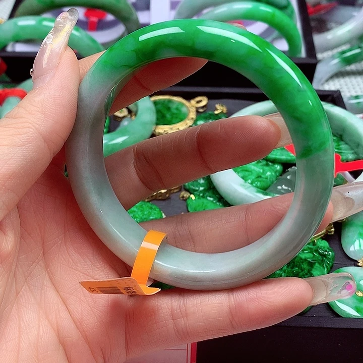 翡翠未镶嵌手镯翡翠
