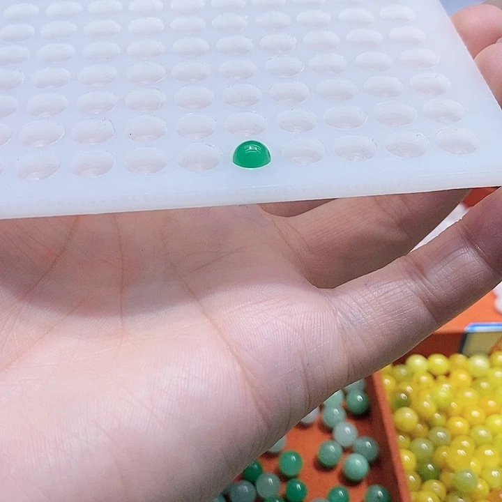 翡翠散珠冰阳绿卡7