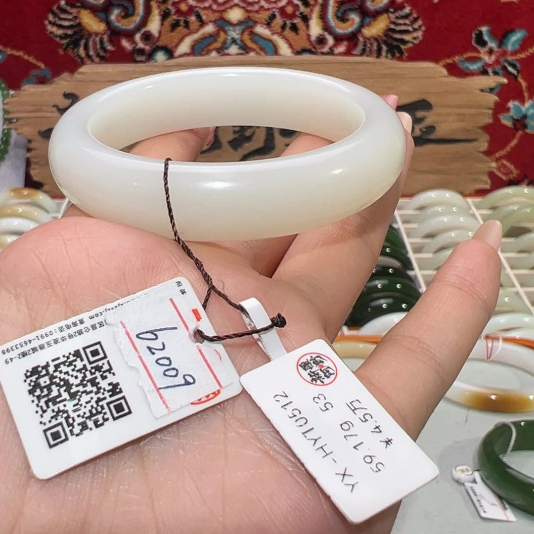 未镶嵌手镯和田玉优雅羊脂白玉手镯 细柔光宽胎正圈