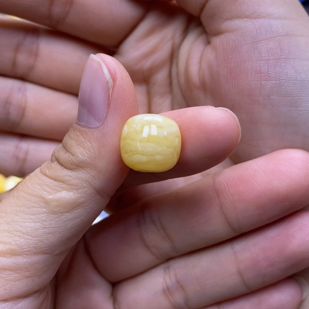 琥珀未镶嵌珠宝奇石13.1