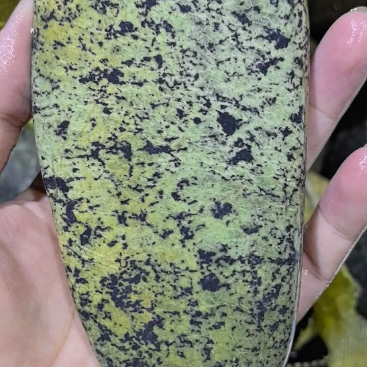 耿***木藏玉药王石原石一个