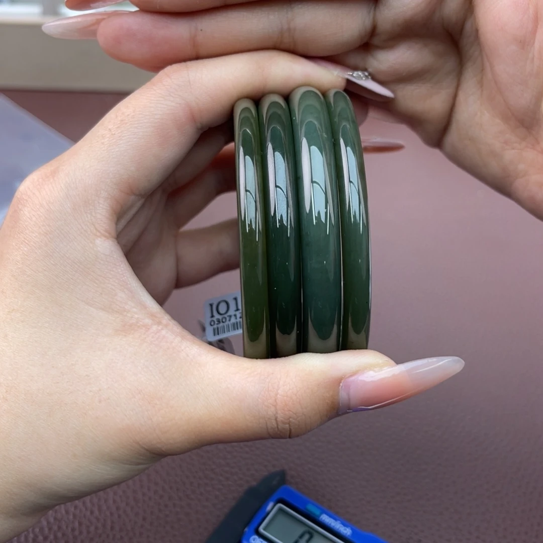 和田玉手镯未镶嵌多样性发货 拍一发一