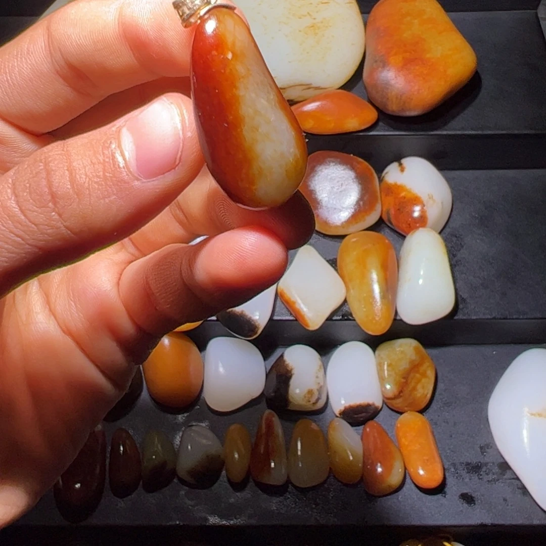 和田玉未镶嵌珠宝奇石9.4克