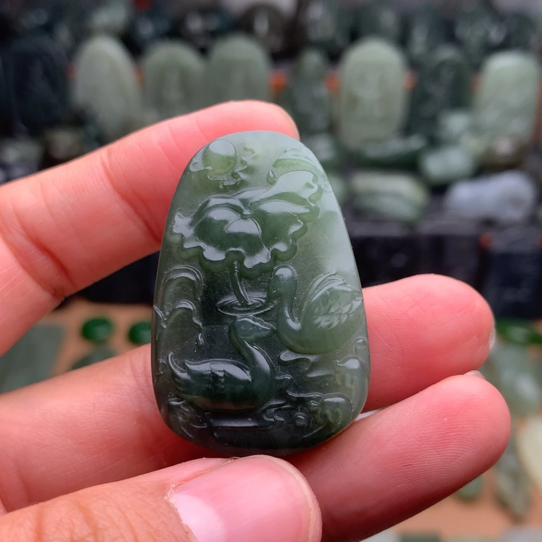 和田玉未镶嵌颈饰挂件12（有包容）