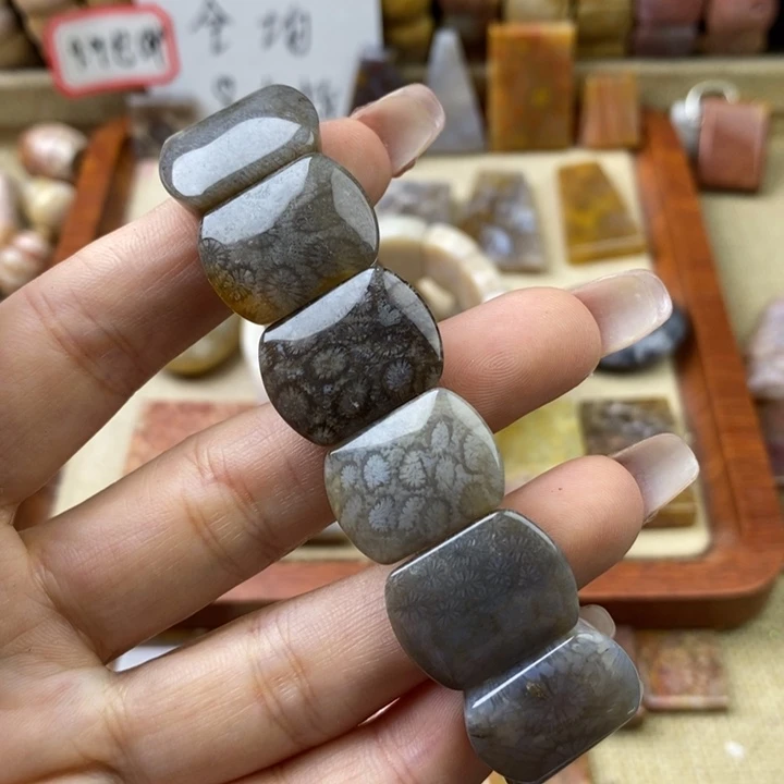 石英岩玉合金颈饰