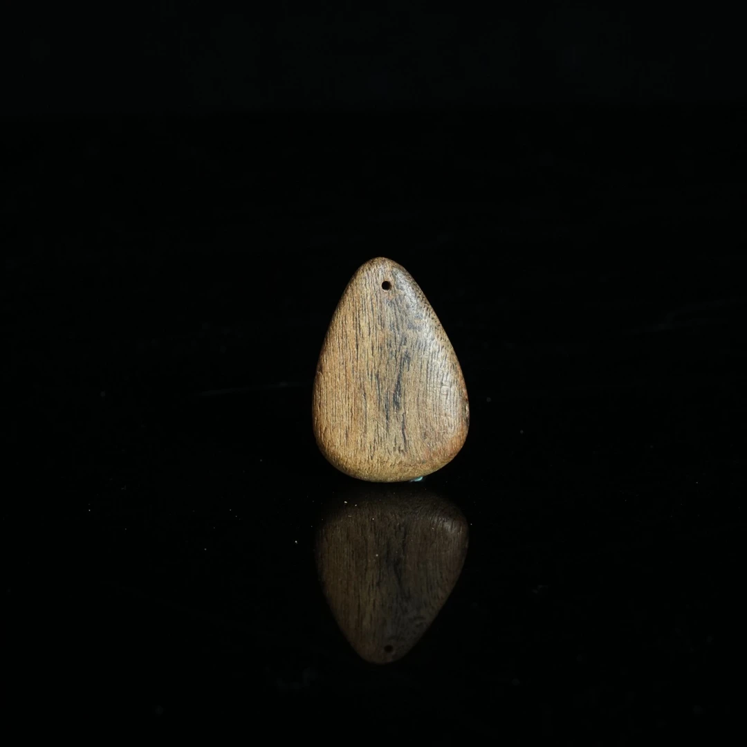 C0123 惠安系蜜香味水滴吊坠 3x2.1x0.6cm 1.6g