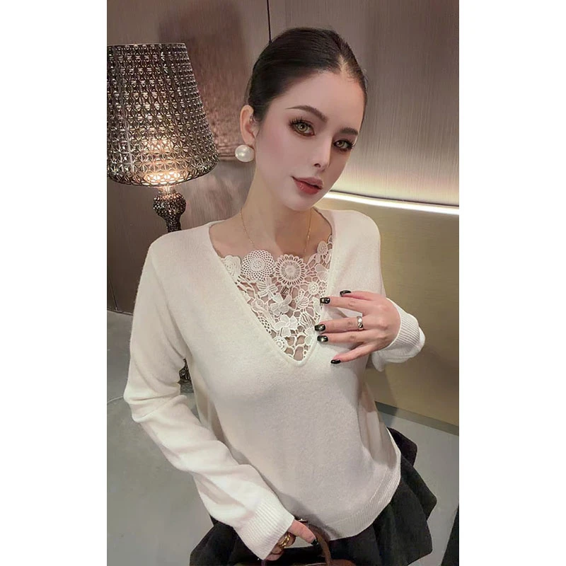 V领蕾丝拼接针织长袖上衣CS31265