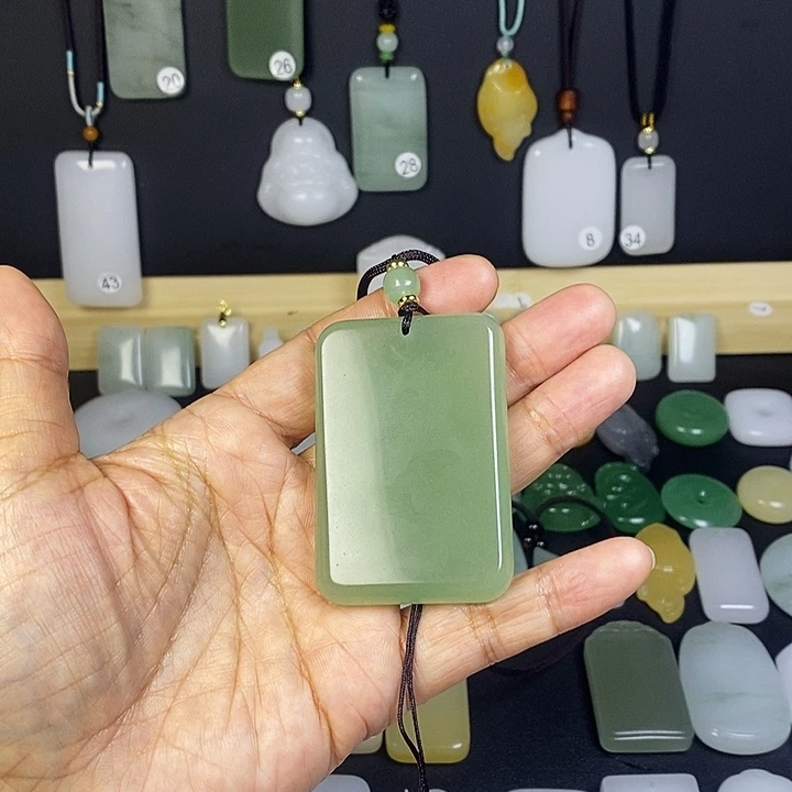 石英质玉（金丝玉）未镶嵌颈饰