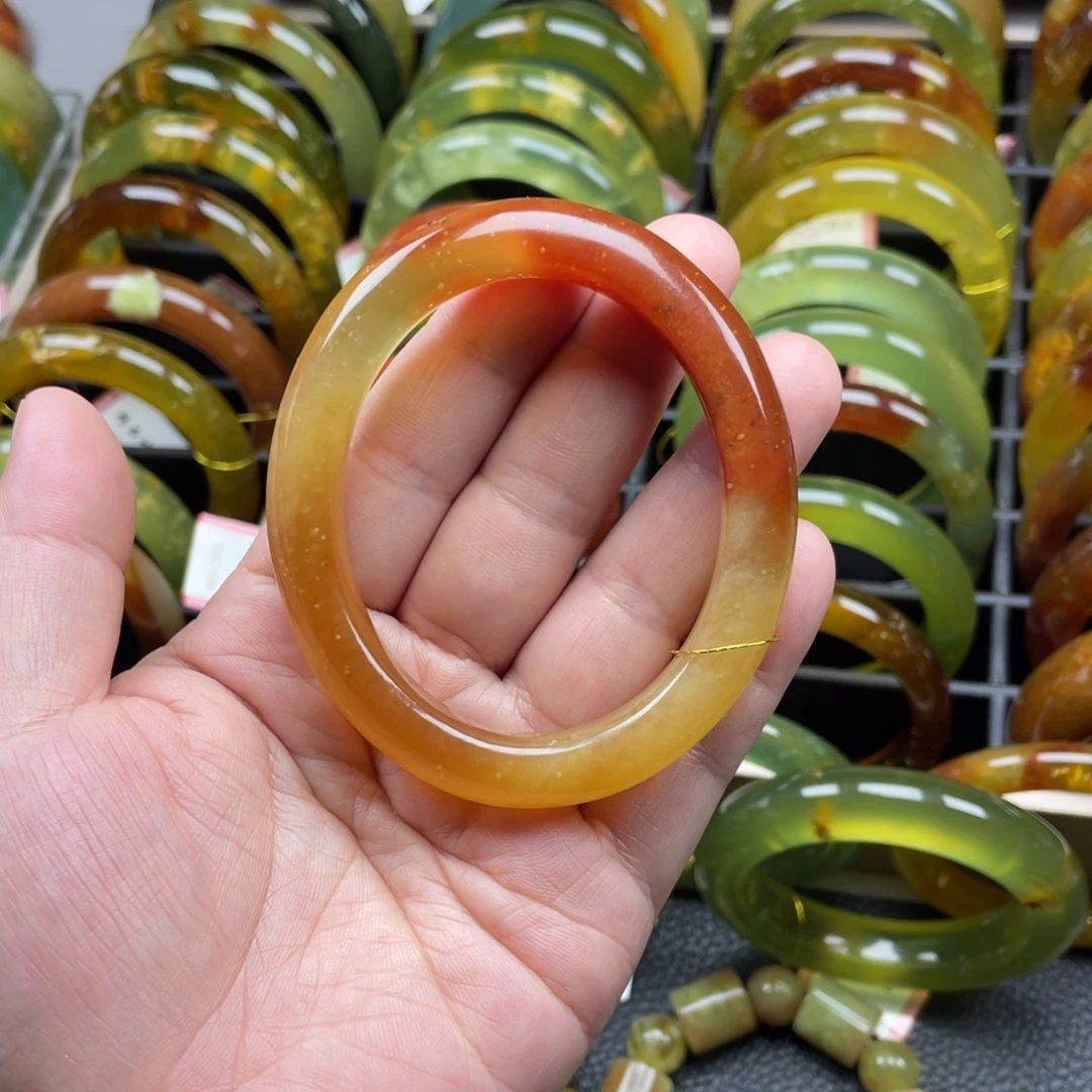 未镶嵌蛇纹石玉手镯贵妃
