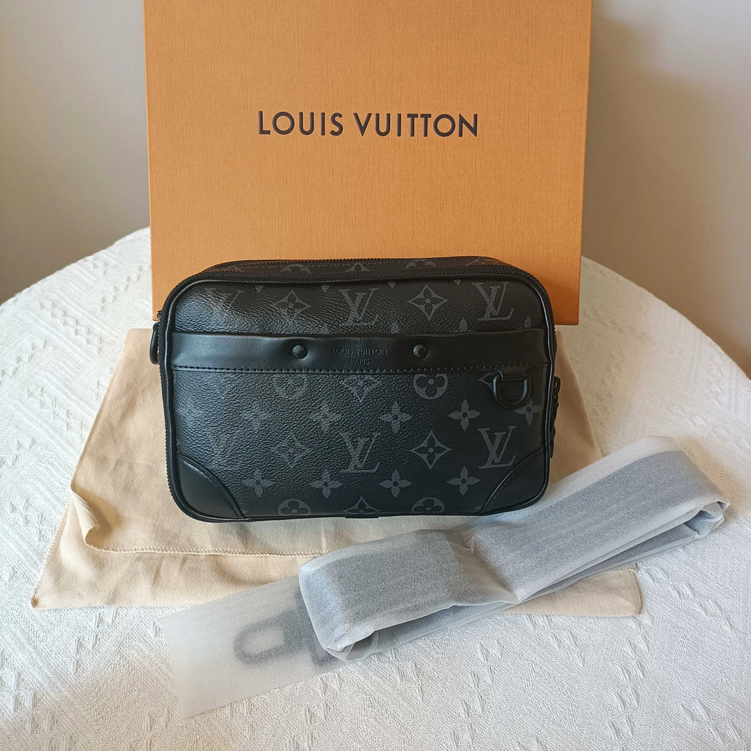 全新未使用 LouisVuitton/路易威登 黑老花相机包芯片款