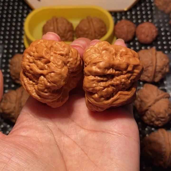 文玩核桃把件八腿大掐腰