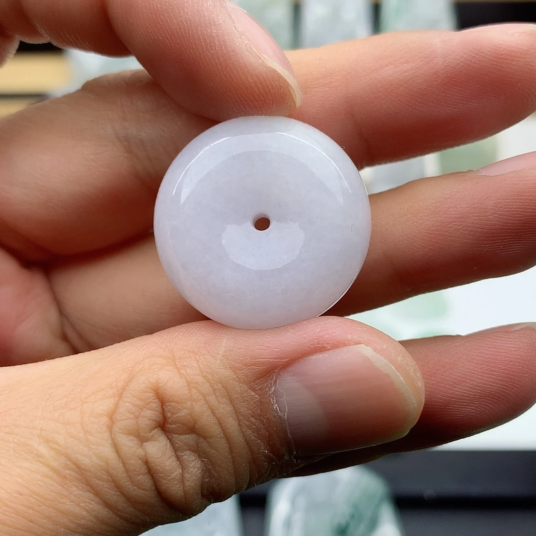 翡翠颈饰未镶嵌平安扣