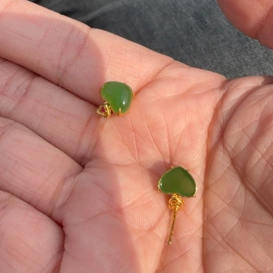和田玉耳饰18K金镶嵌俄罗斯乌兰海苹果绿高冰